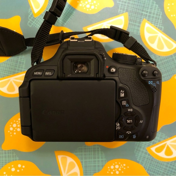 Canon T3i / EOS 600D / Kiss X5 w/ 18-55mm efs & 75-300mm ef - Picture 6 of 13